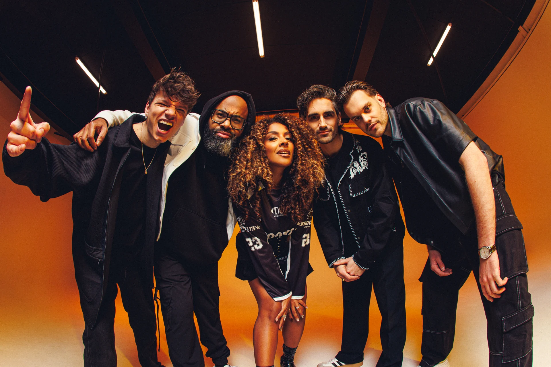 POPGUNNN: Sven, Lexay, Kimberley, Mart en Rinke samen in de studio